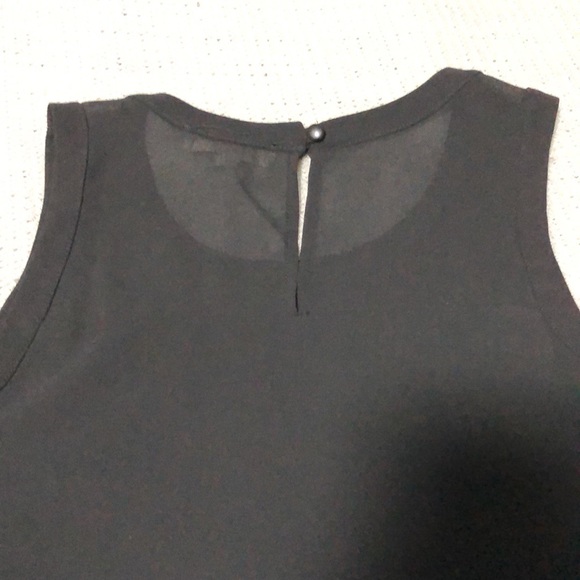 Monteau Sleeveless Blouse - Picture 6 of 6